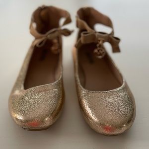BEAUTIFUL Girls Michael Kors dress shoes with zip up back and charm. Kids SZ 11